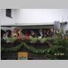 03_Koenig Uli mit Hof warten auf dem Balkon.JPG